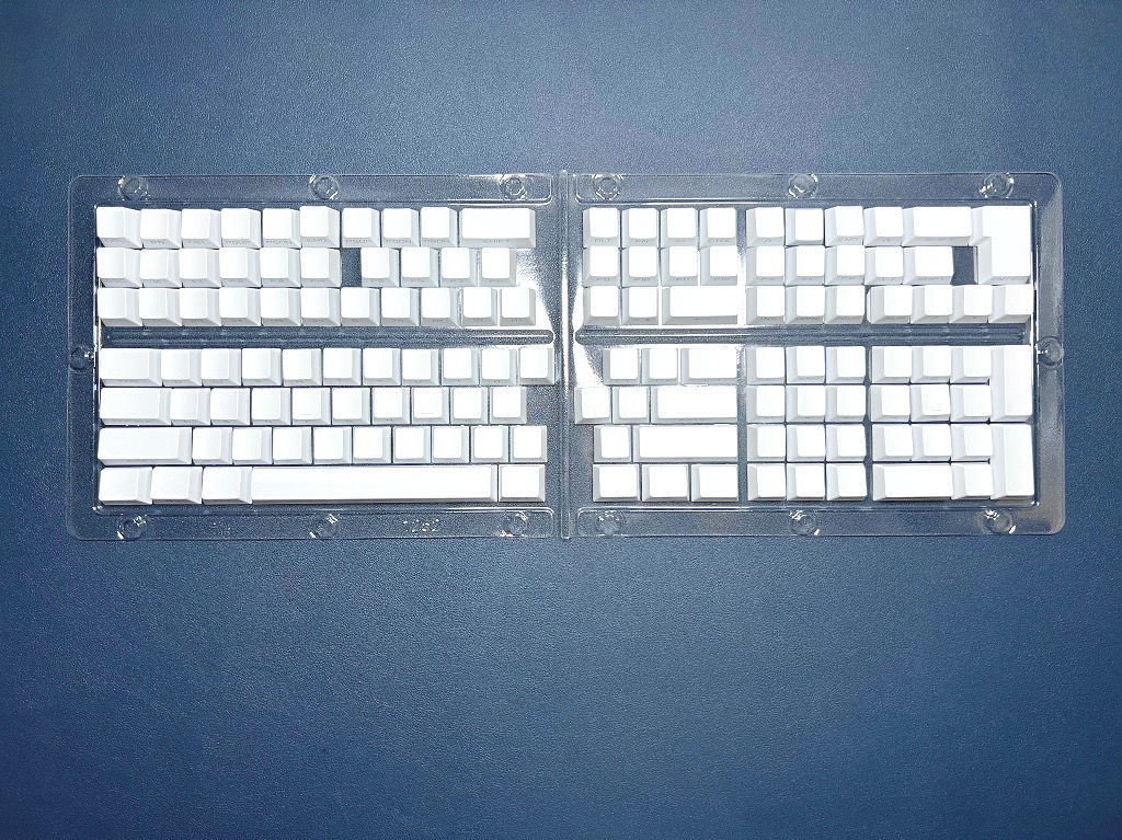 131 tasti retroilluminati RGB  - Keycaps Oem Profile 87 Keys recensione e prezzo