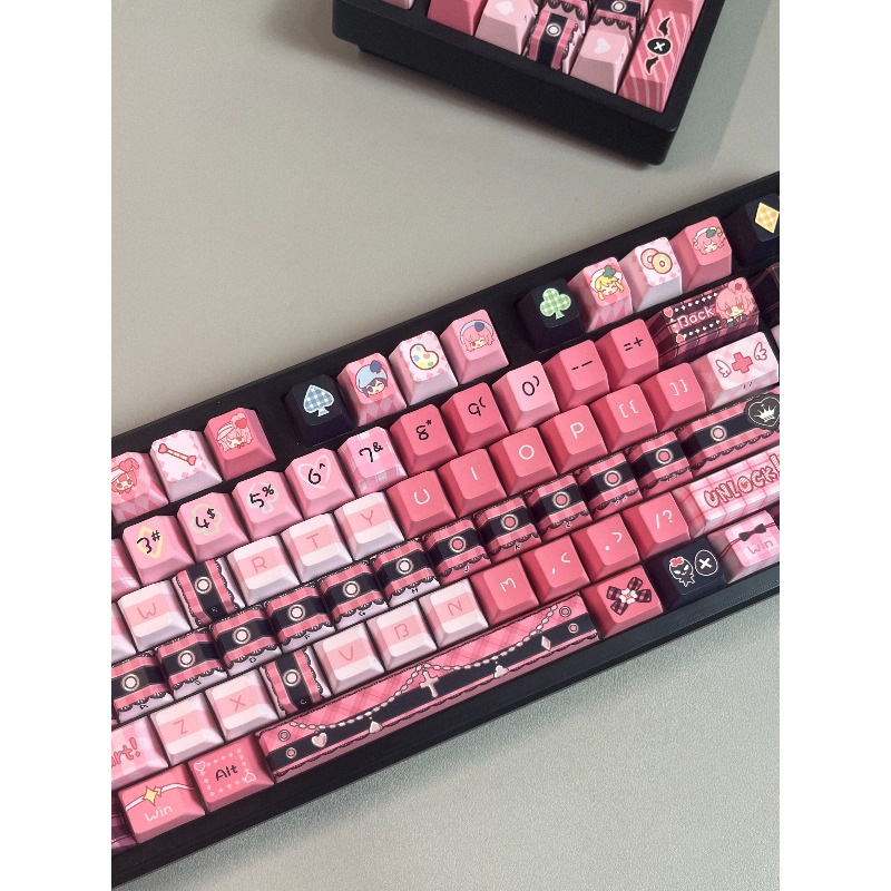 Set di 142 Tasti a Tema Anime  - Keycaps Cherry Profile Pbt recensione e prezzo